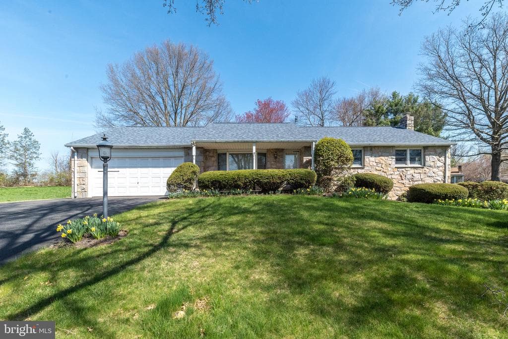 33 Onyx Lane photo 1