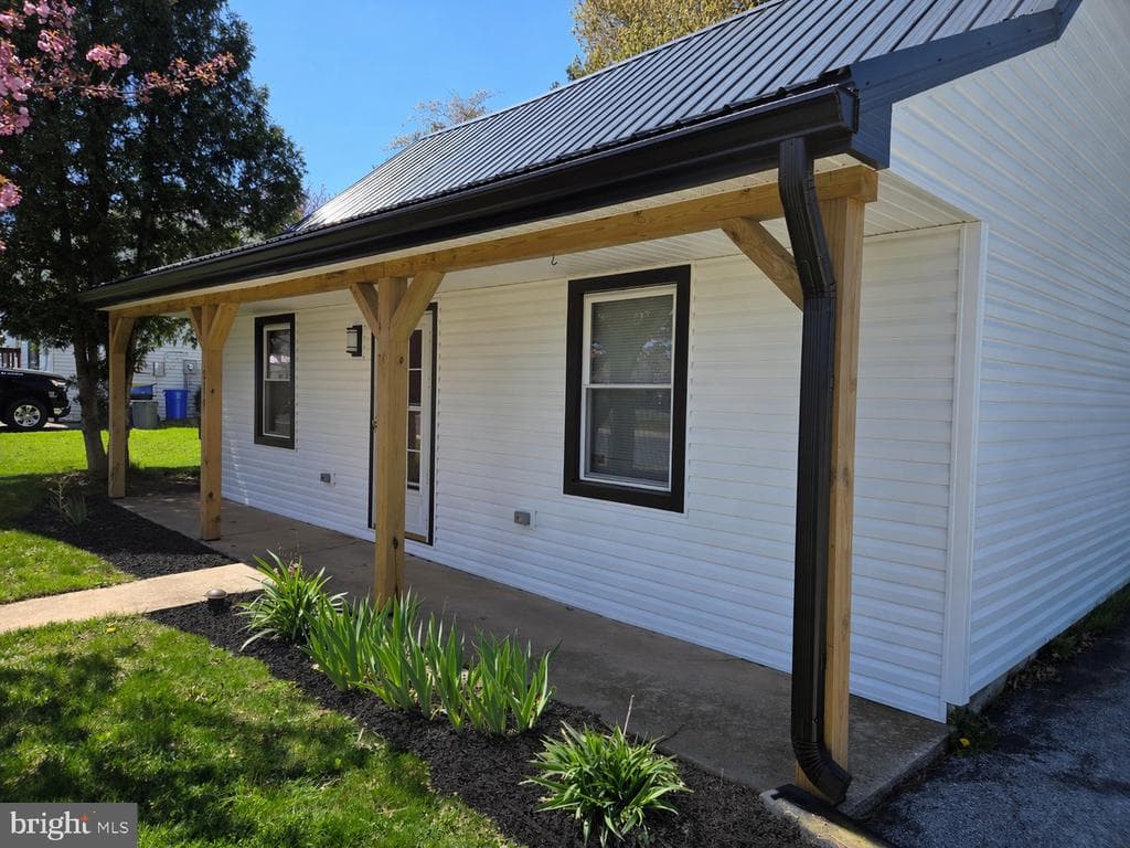 214 N Liverpool Street photo 1