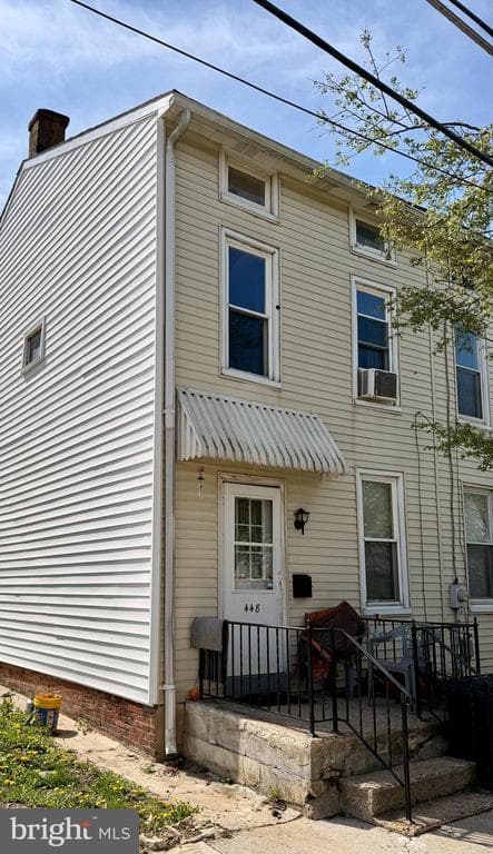 448 Wallace Street photo 1