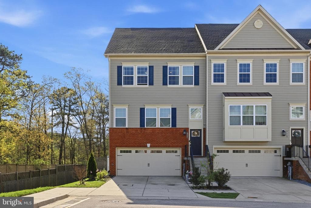 623 Clear Blue Lane photo 1