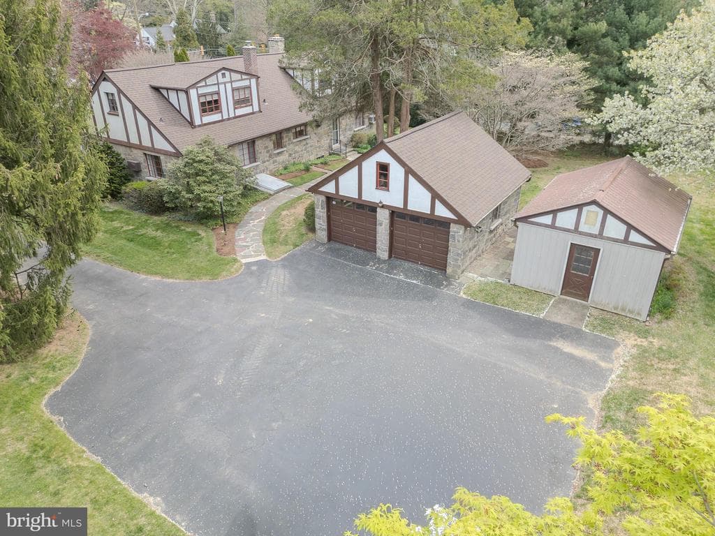 153 W Rose Valley Road photo 1