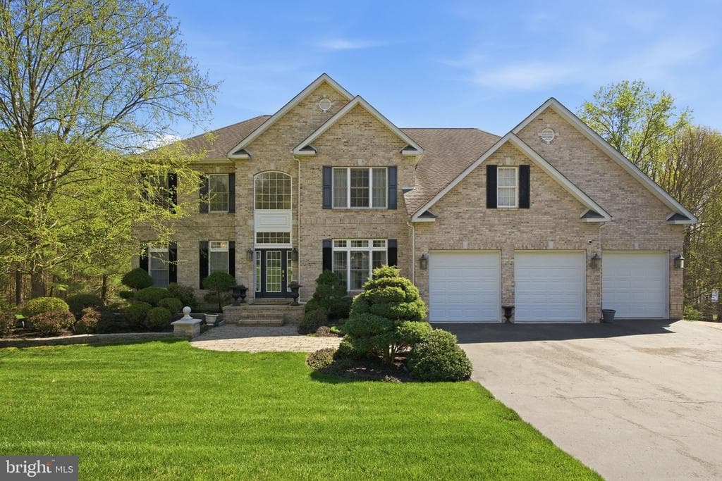 26 Lake Forest Drive photo 1