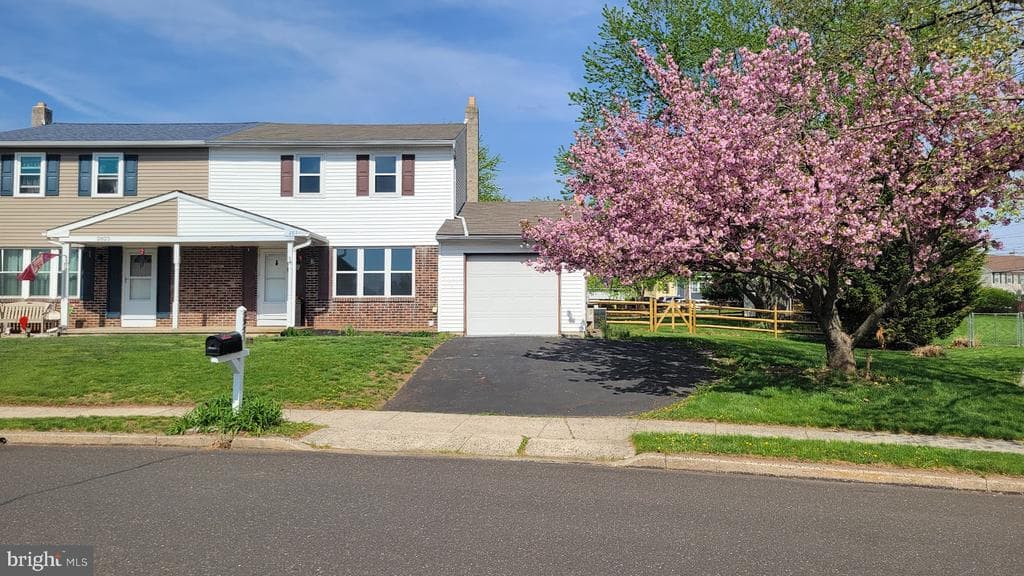 2821 N Ford Drive photo 1
