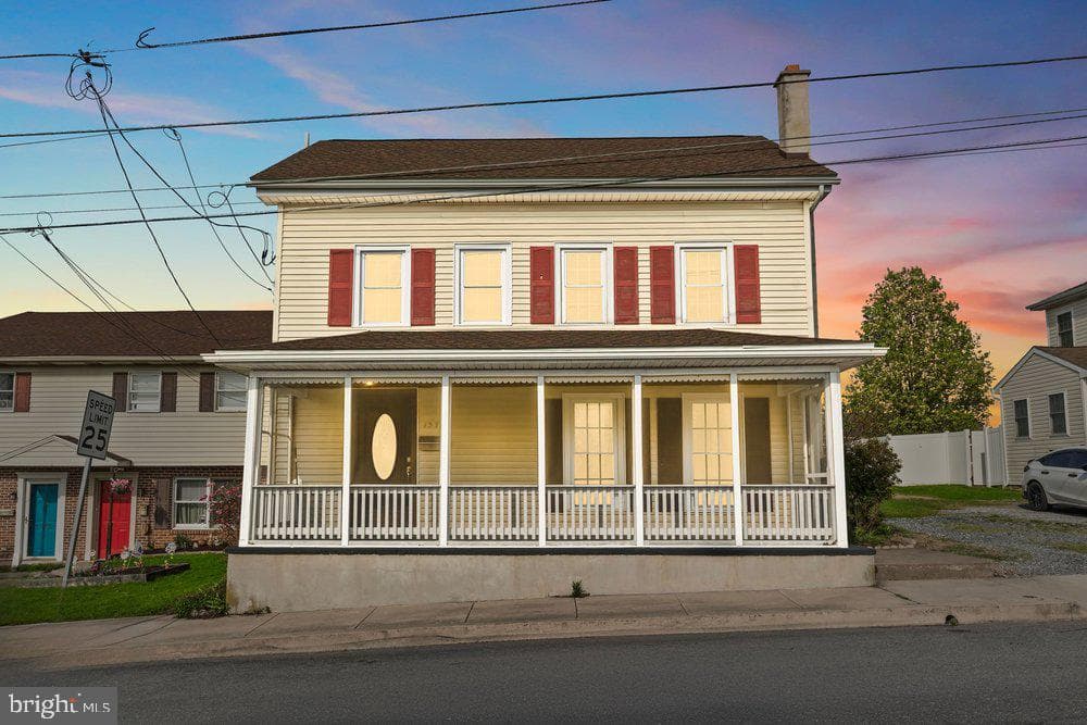 1377 Apple Street photo 1