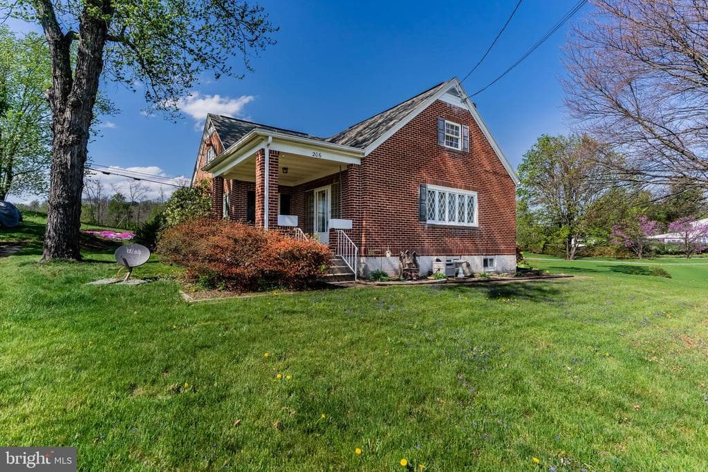 206 E Main Street photo 1