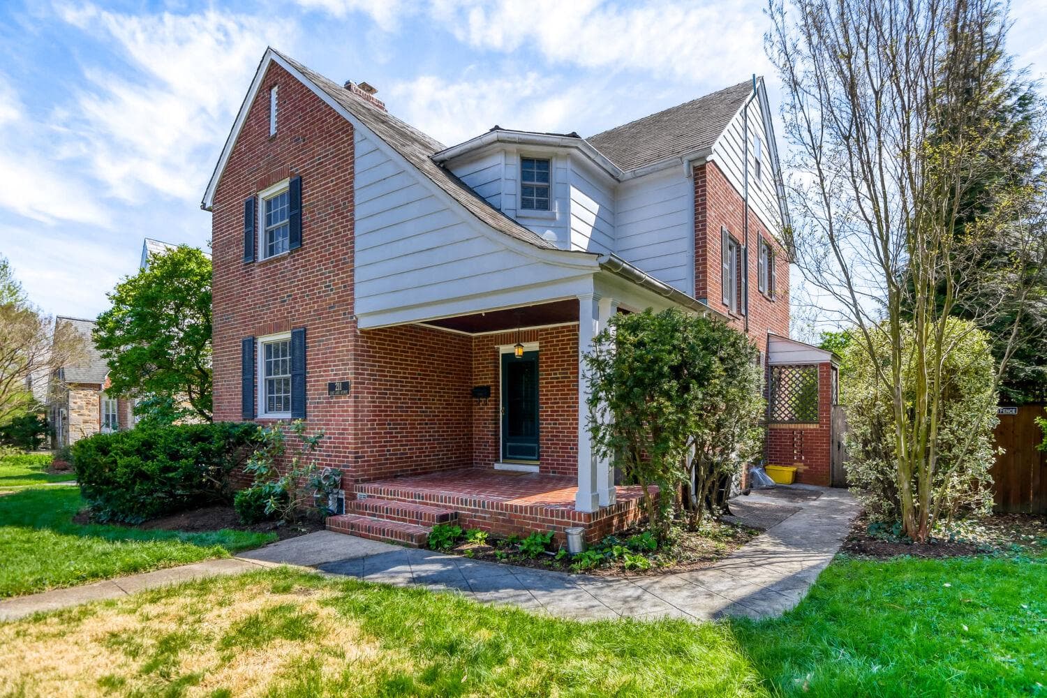 211 E Lake Avenue photo 1