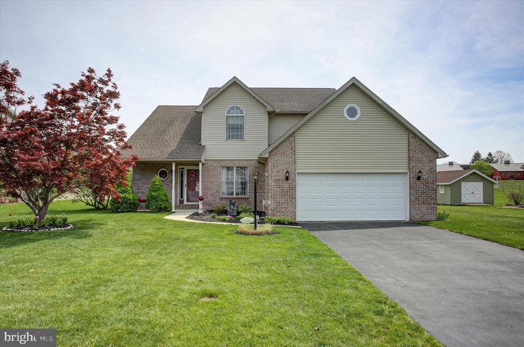 1090 Belair Drive photo 1