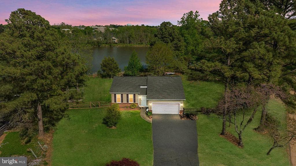 7821 Ontario Road photo 1
