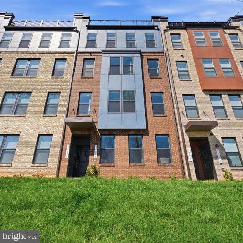 44576 Wolfhound Square photo 1