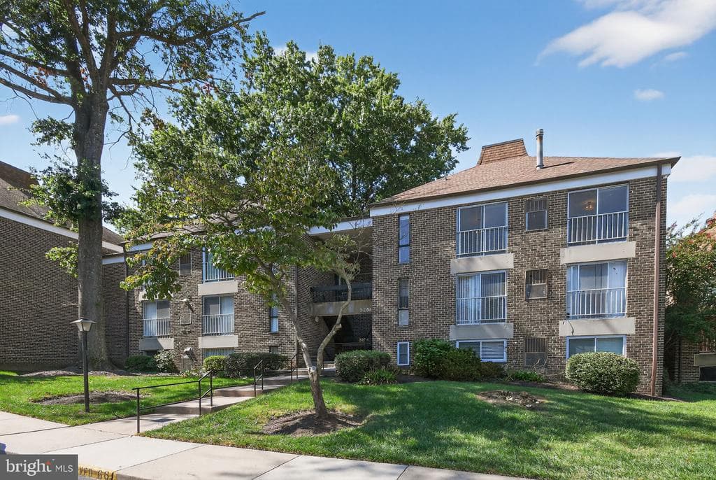 3234 Hewitt Avenue #3-4-B photo 1