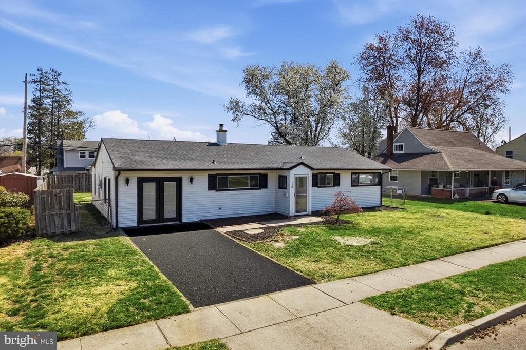 110 Deep Dale Drive E photo 1