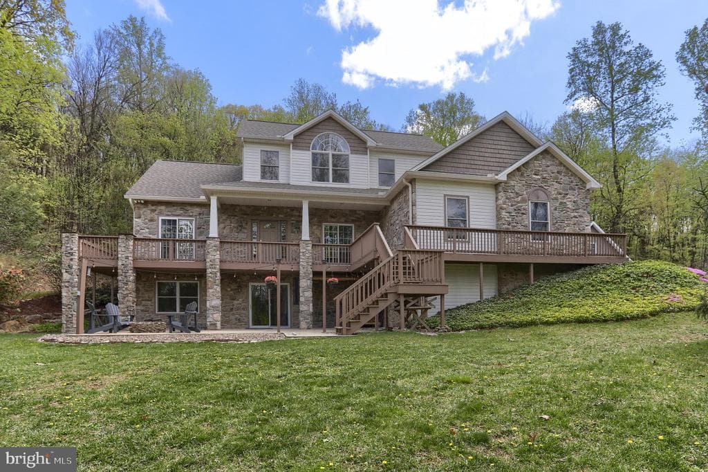 586 Blue Mountain Parkway photo 1