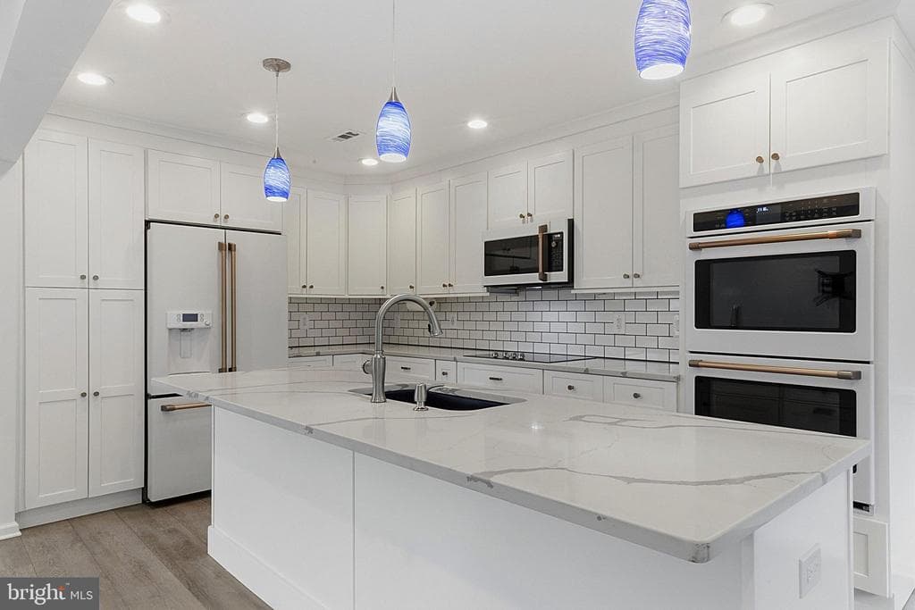201 Shirley Lane photo 1
