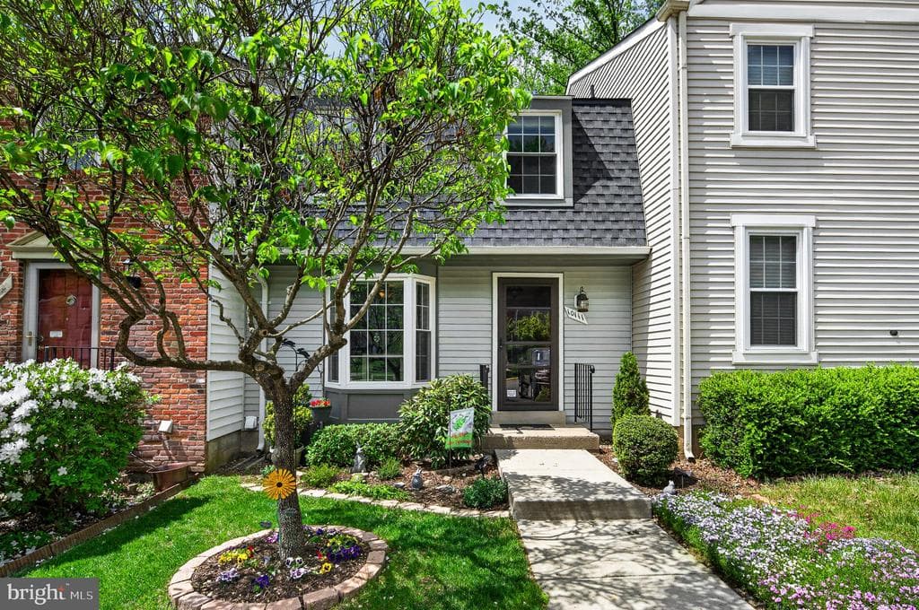 10111 Chestnut Wood Lane photo 1