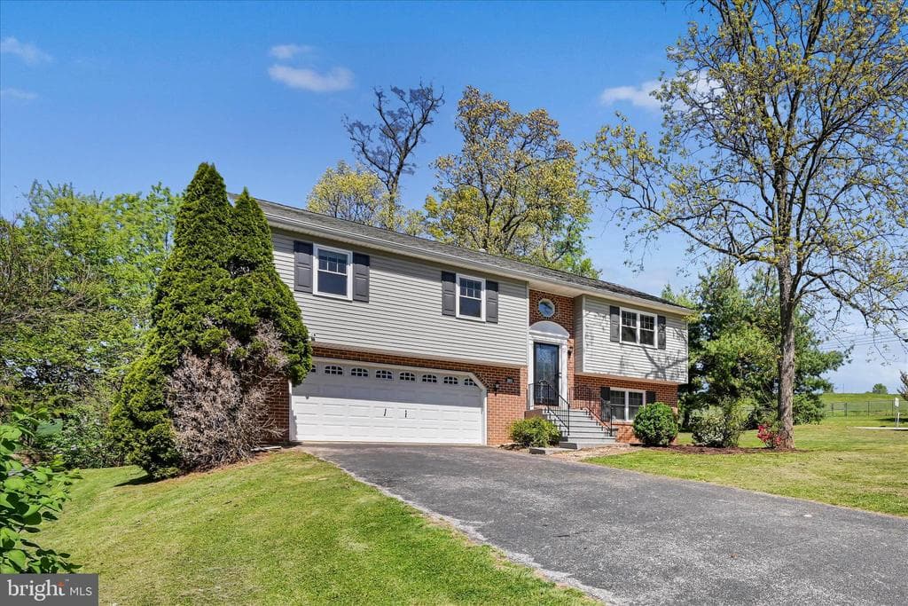 301 Larkin Drive photo 1