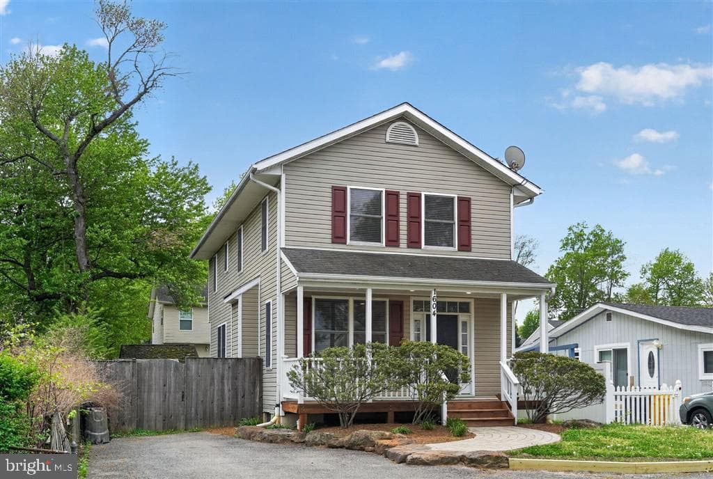 1604 Oriole Road photo 1