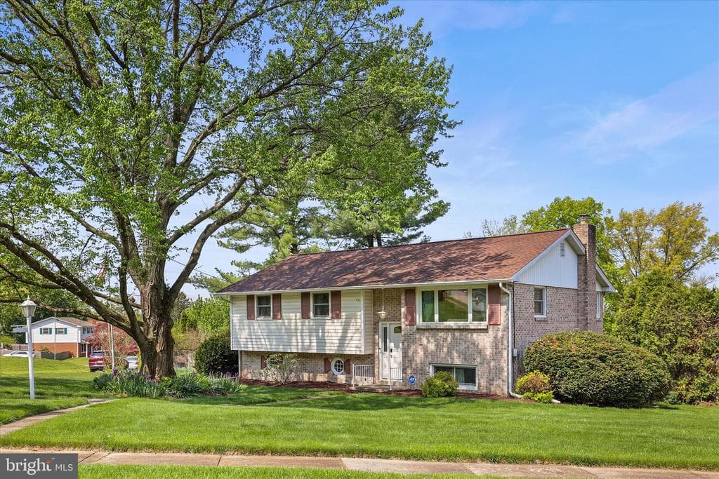 498 Maywood Road photo 1