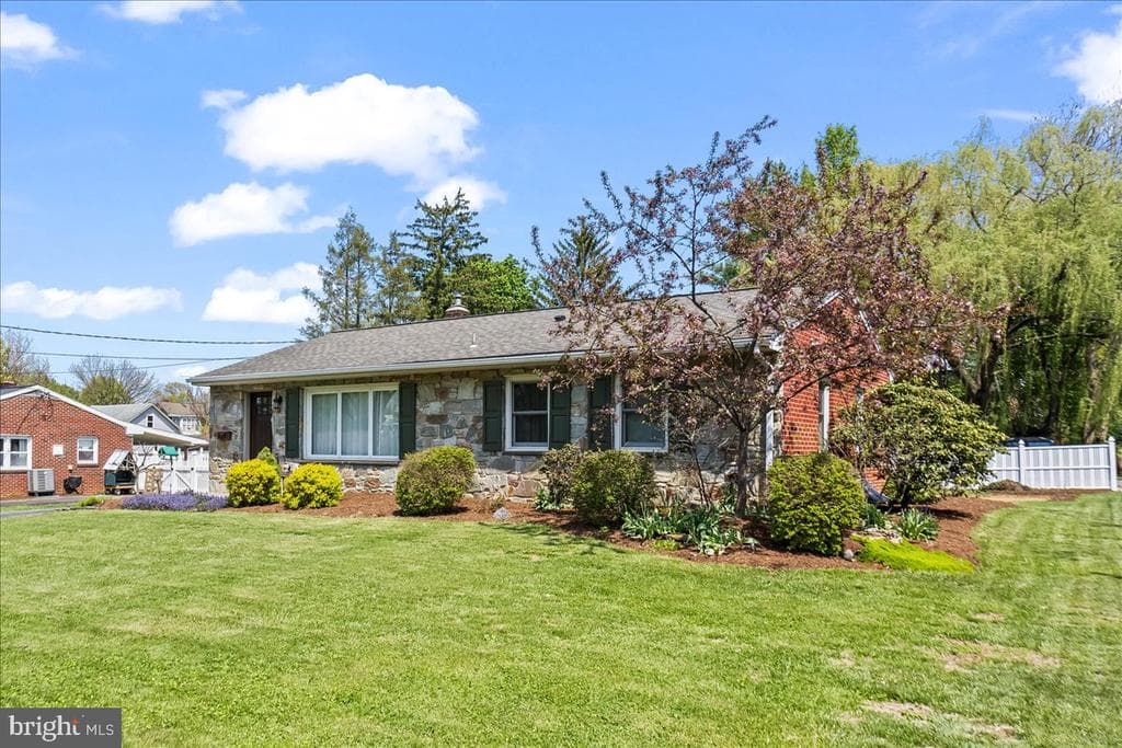 6281 Carpenter Street photo 1