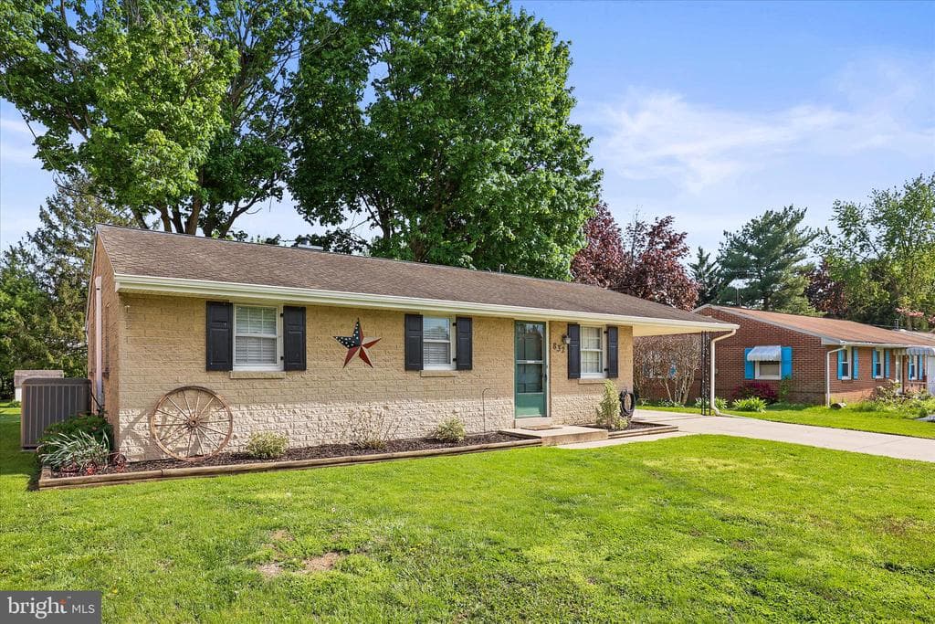 832 Hartman Avenue photo 1