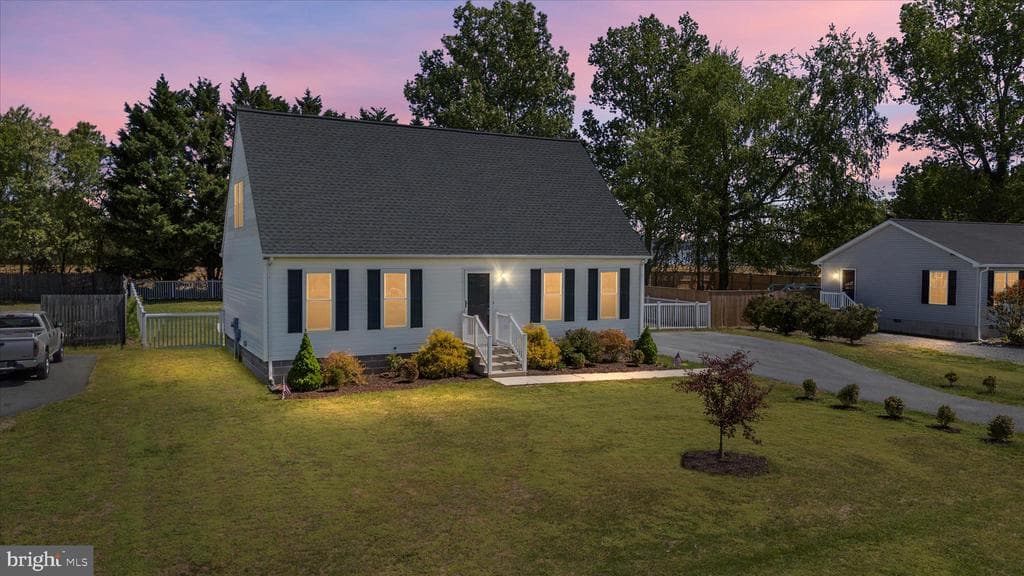 221 Apple Lane photo 1