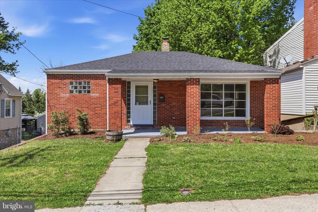 141 Lakin Avenue photo 1