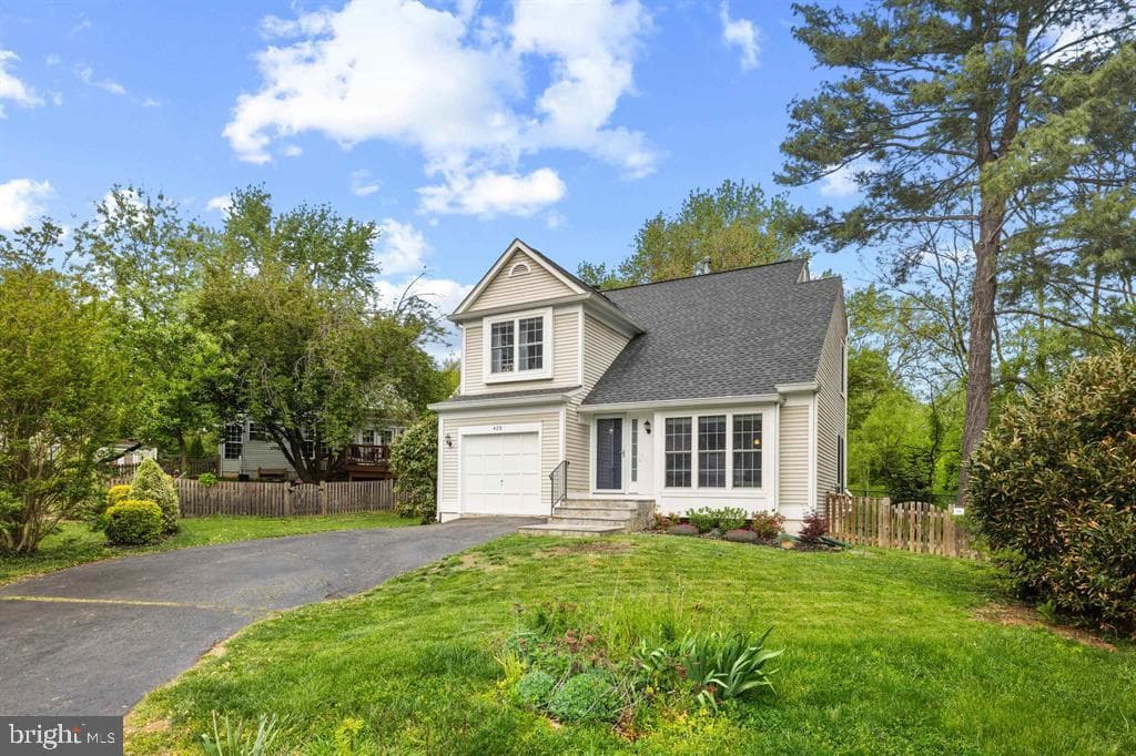 423 Foxridge Drive SW photo 1