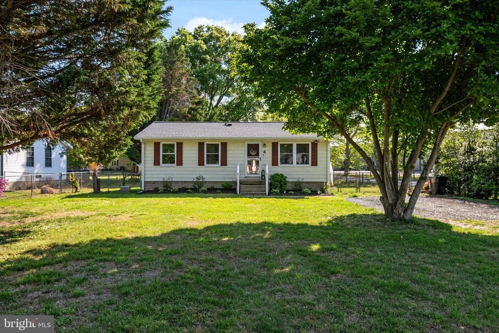 4 Maple Avenue photo 1