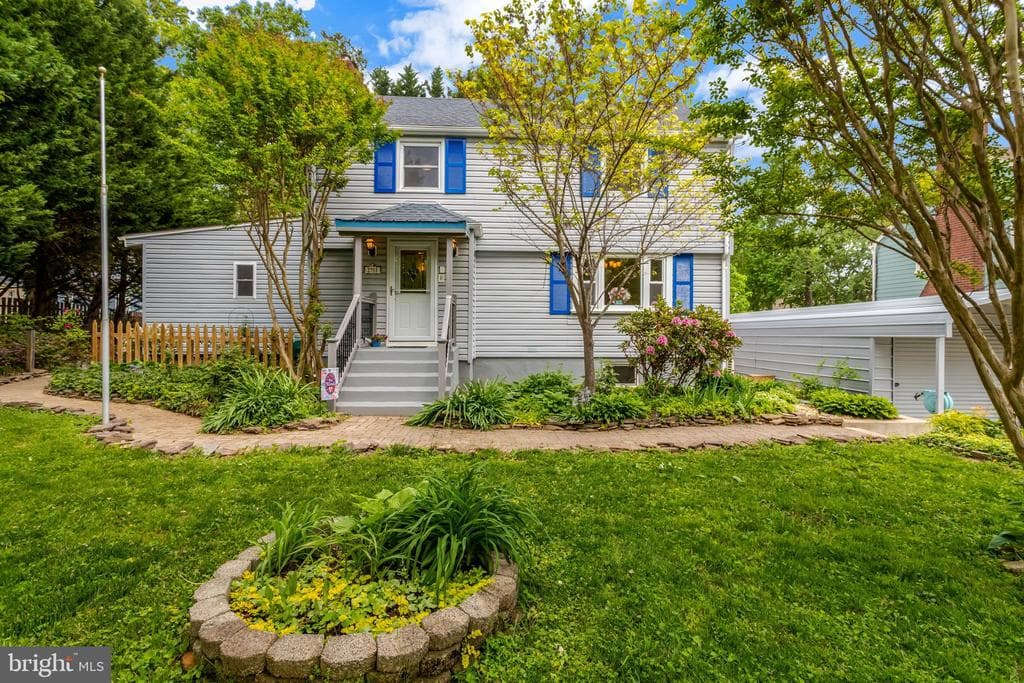 2753 Woodlawn Avenue photo 1