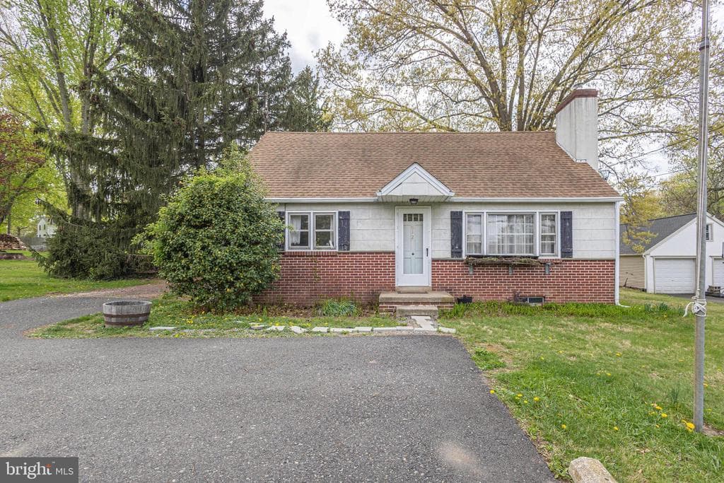 812 E Walnut Street photo 1