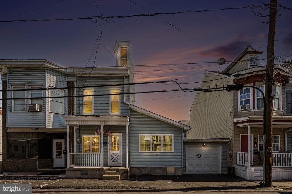 16 E Pine Street photo 1