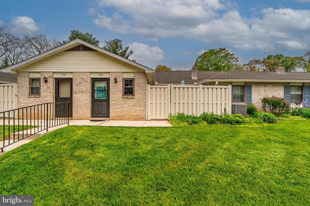 418 Valleybrook Drive photo 1