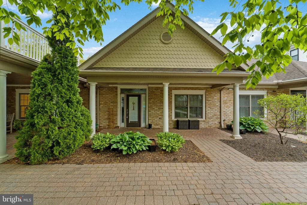 107 High Pointe Drive photo 1