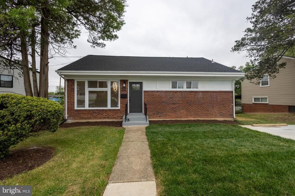 6233 Addison Road photo 1