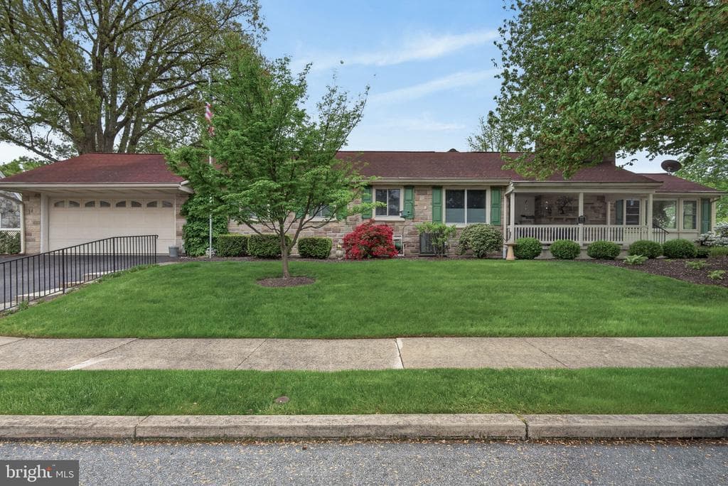 102 E Third Avenue photo 1