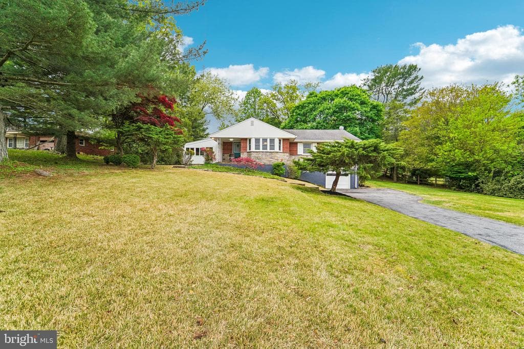 1905 Cedar Circle Drive photo 1