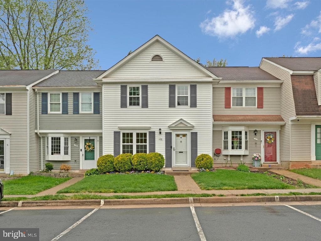16 Dulany Court photo 1