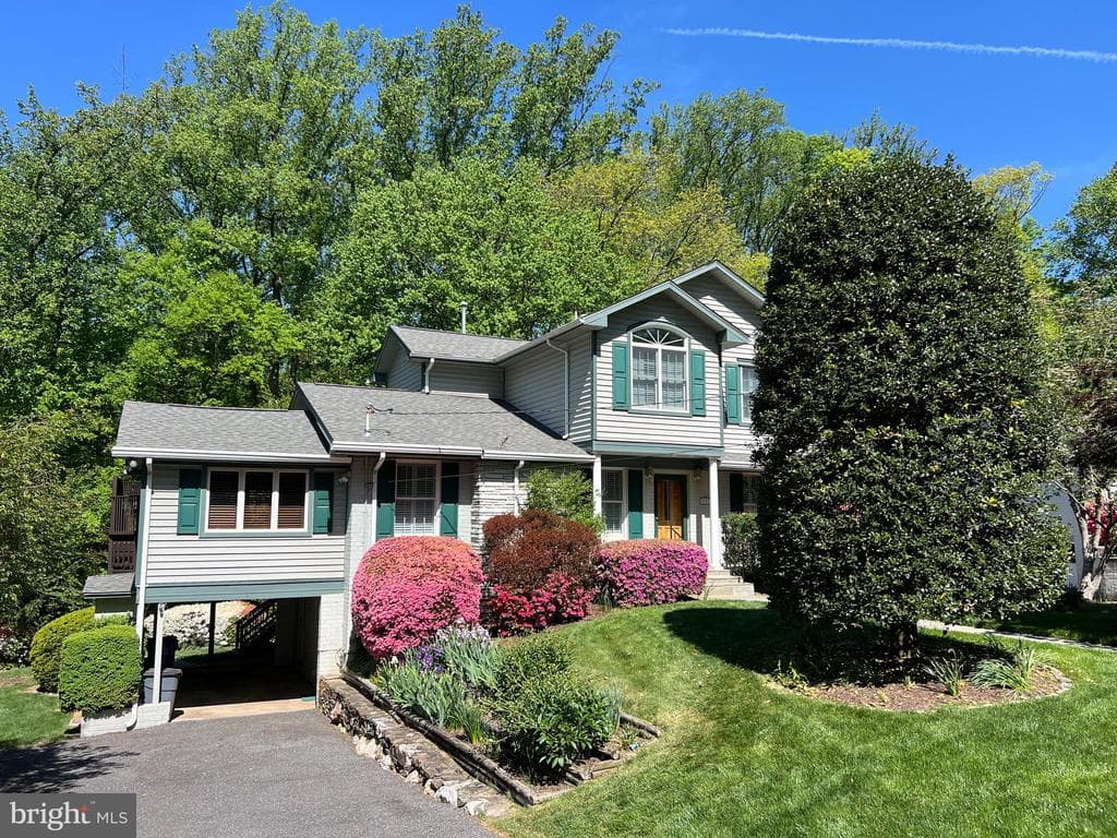 6907 Wilson Lane photo 1