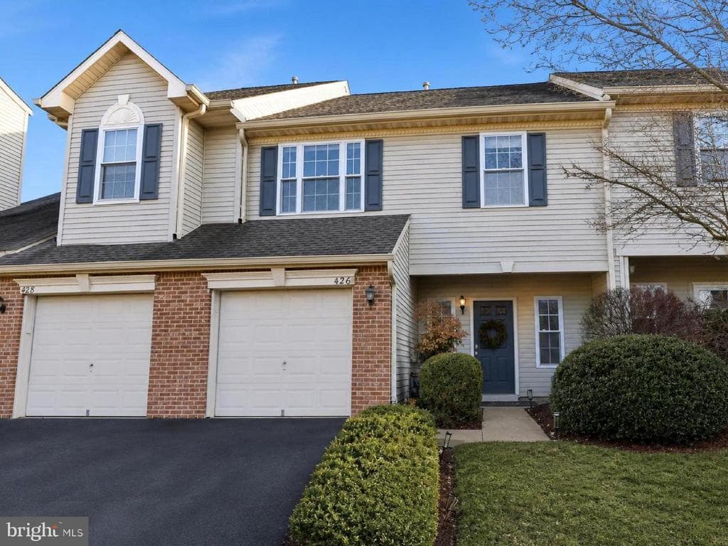 426 Fairview Way photo 1