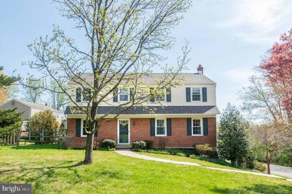 1042 Warren Road photo 1