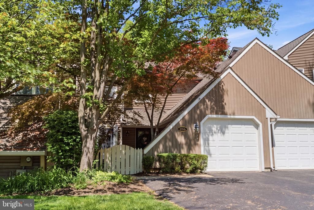 1586 Bud Lane photo 1