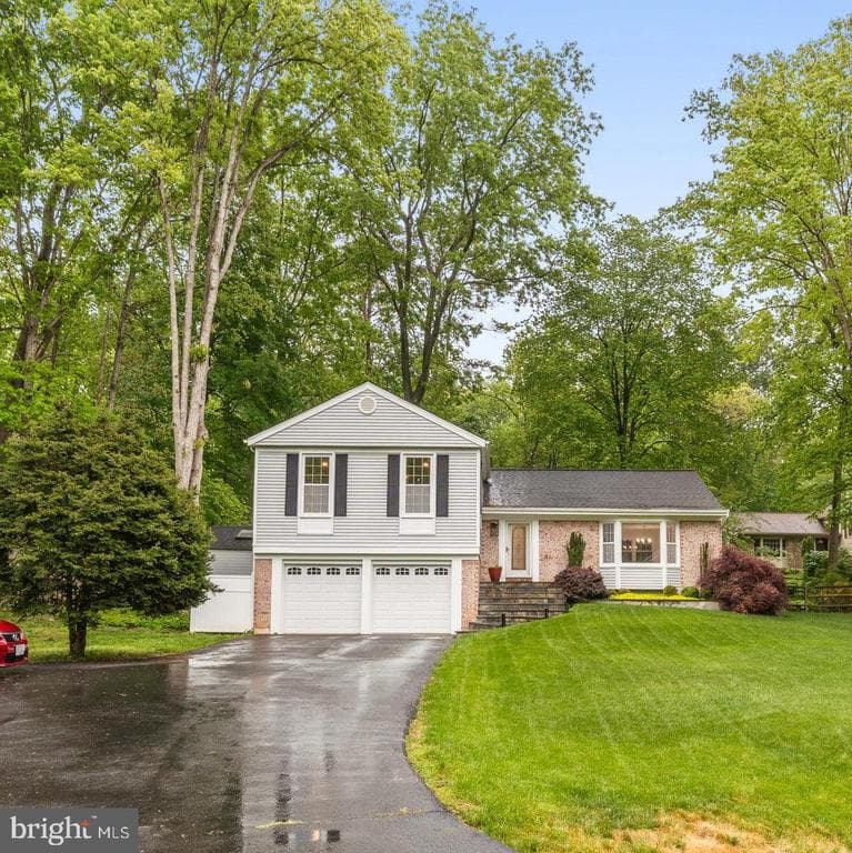 1901 Buckthorn Lane photo 1