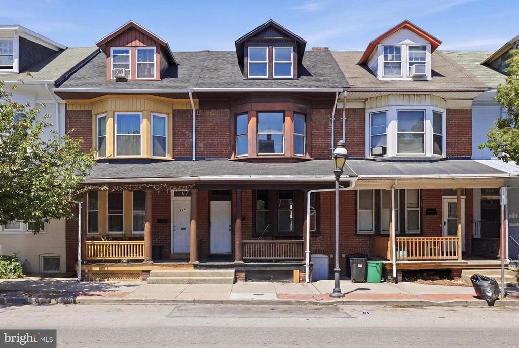 249 E Princess Street photo 1