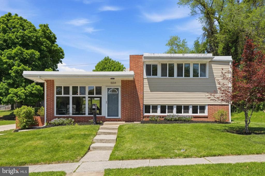 1004 Flagtree Lane photo 1