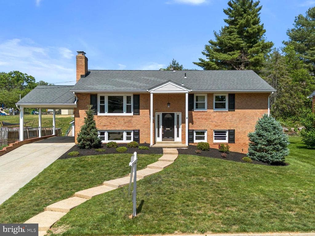 7530 Fairwood Lane photo 1