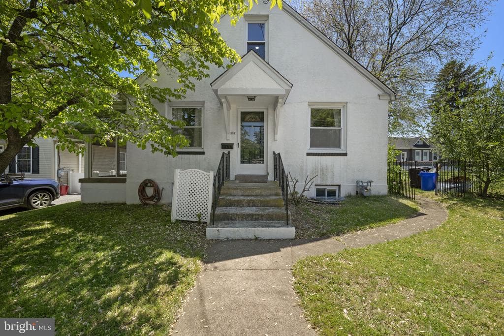 282 Davis Avenue photo 1