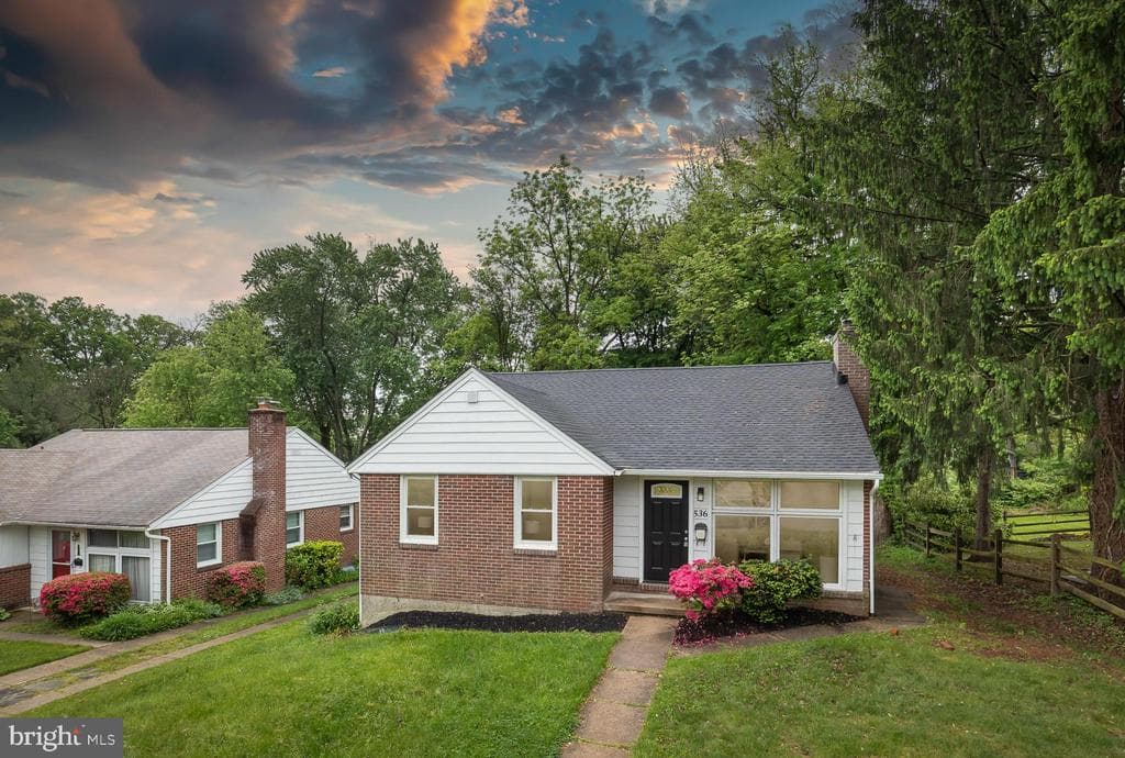 536 Brook Road photo 1