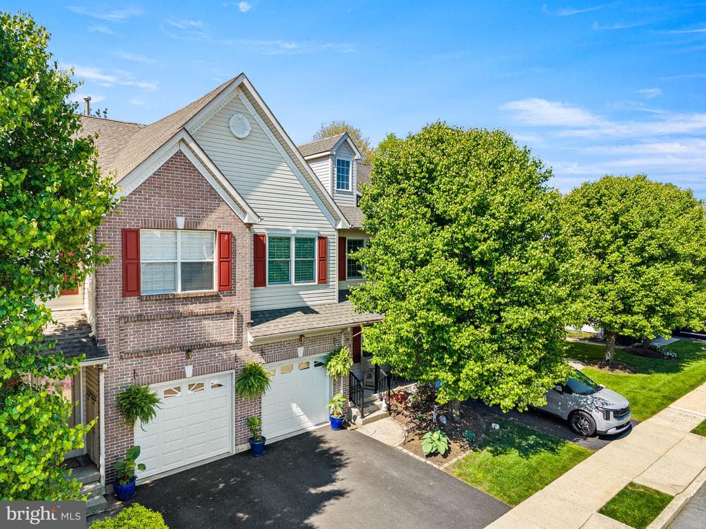 256 Larkspur Lane photo 1