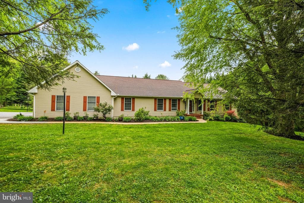 904 Maplehurst Lane photo 1