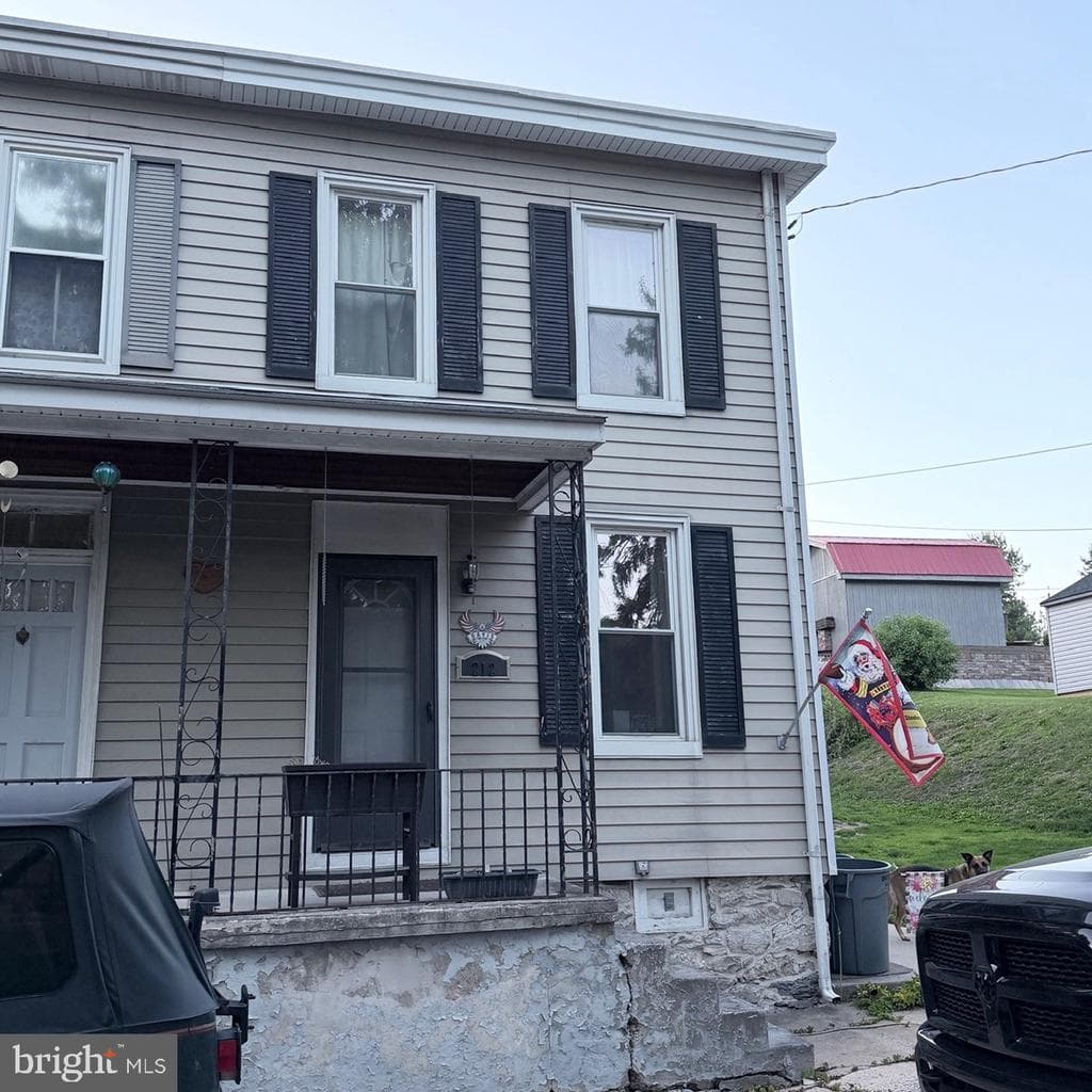 212 Willow Street photo 1