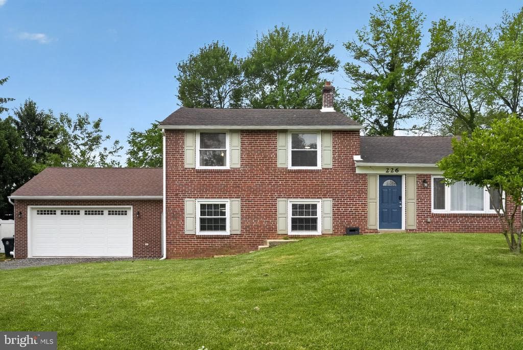 226 Canterbury Drive photo 1